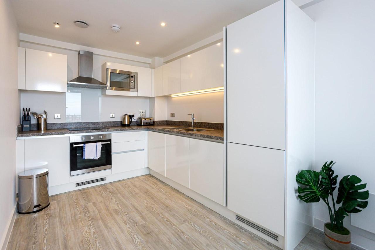 Contemporary 2 Bedroom Duplex In Salford Манчестер Экстерьер фото