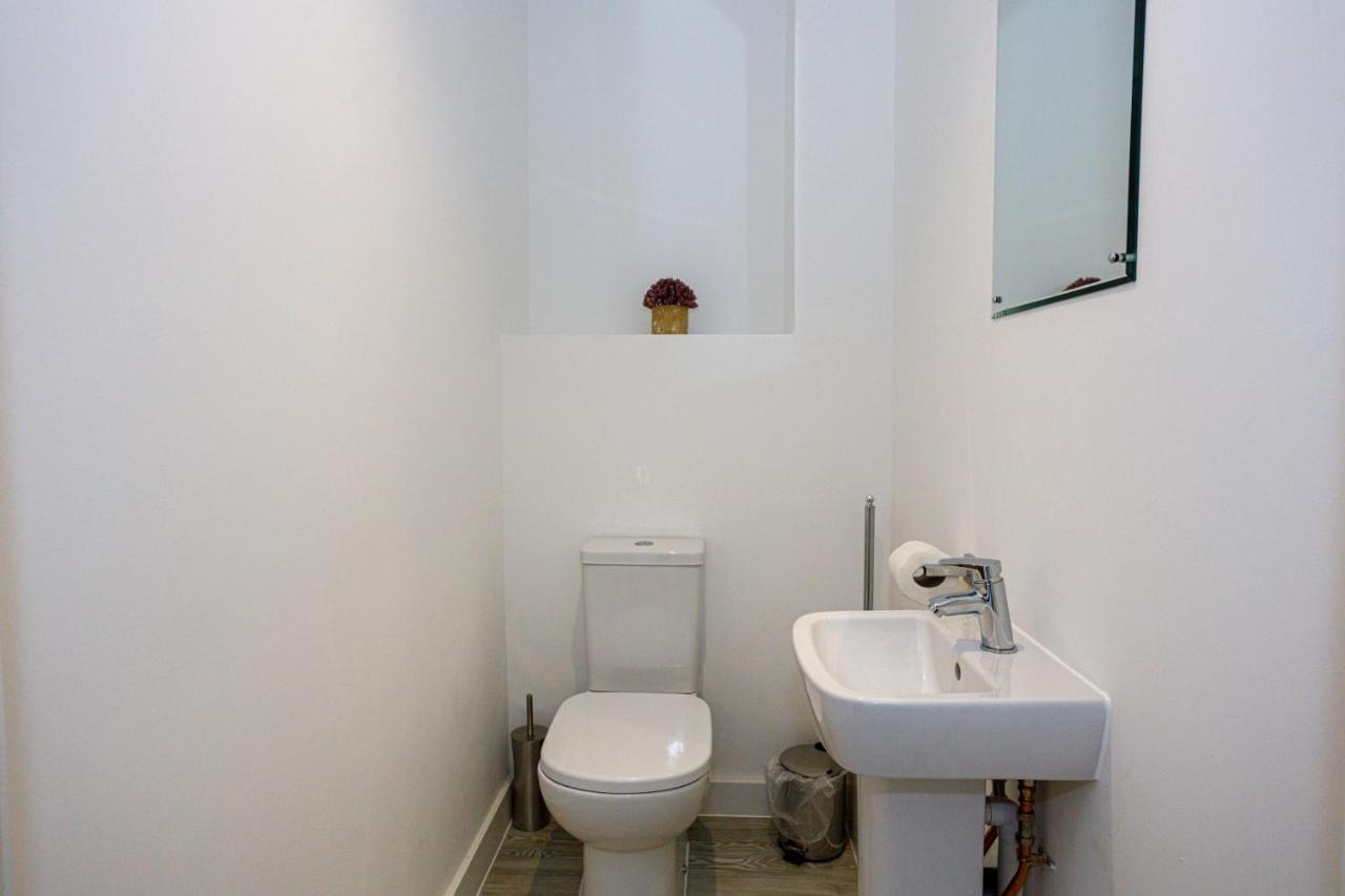 Contemporary 2 Bedroom Duplex In Salford Манчестер Экстерьер фото